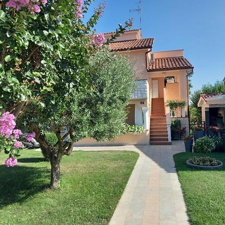 Apartment Vesna Πόρετς Εξωτερικό φωτογραφία